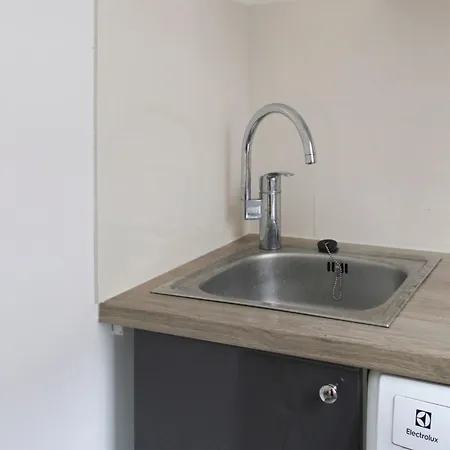 Charming Studio Near Place Gambetta Paris