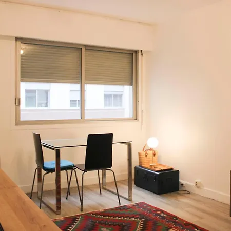 Charming Studio Near Place Gambetta Paris