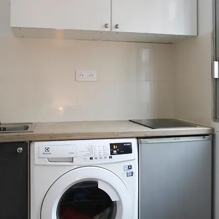 Charming Studio Near Place Gambetta * Paris